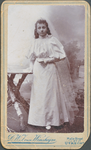 711651 Carte-de-visitefoto van een onbekende jongedame in bruidsjurk, gemaakt door D.W.J. van Winsheijm, Photographie ...